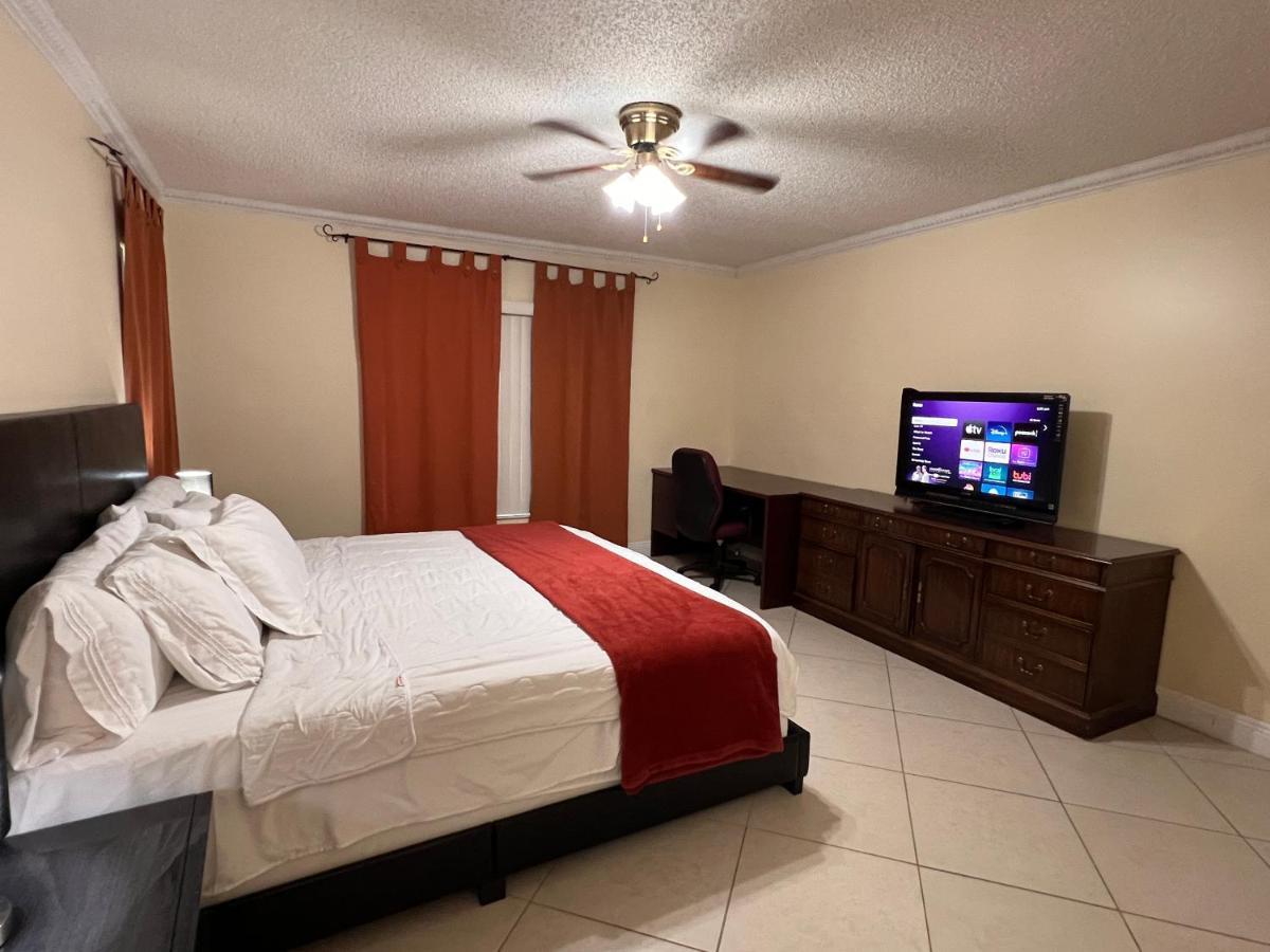 Entire Single Family Home 3 Bed 2 Bath In Water Front Big Cozy Back Yard View Coconut Creek Luaran gambar